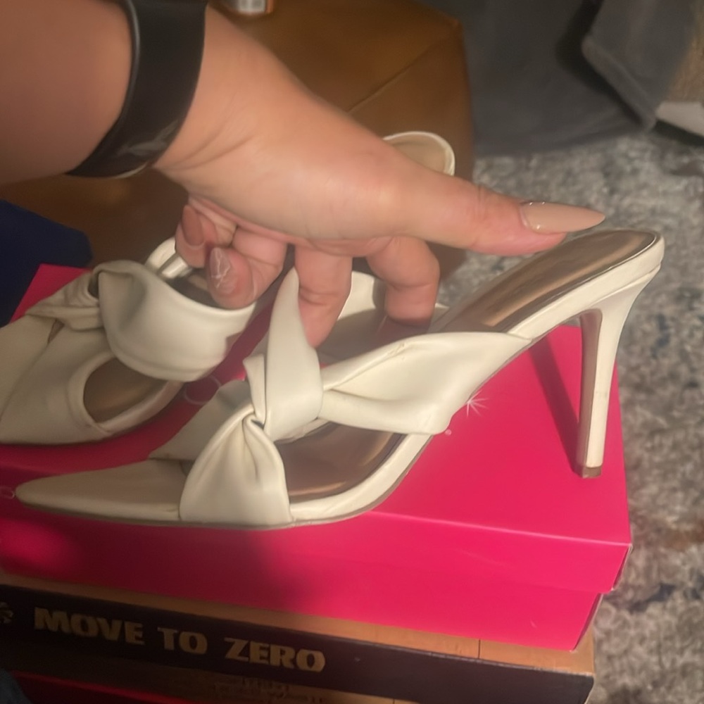 Like new Cream Twisted Mule